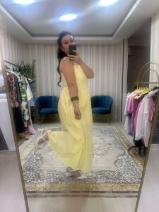 askılı düğmeli elbise