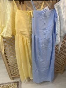 askılı düğmeli elbise