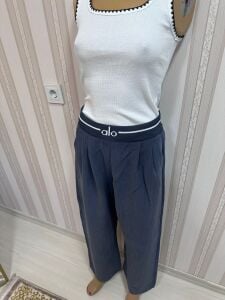 BEYAZ KALIN ASKILI STANDART BLUZ