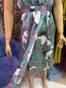 saten kuş baskılı elbise