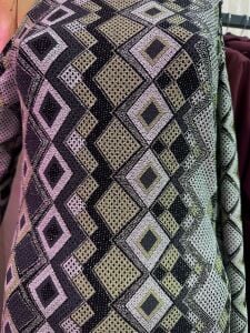 omzu açık yılan görünümlü elbise