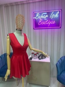 kırmızı mini elbise