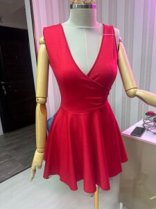 kırmızı mini elbise