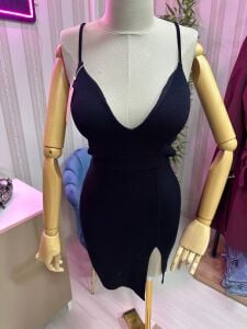 siyah dekolteli elbise