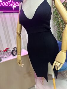 siyah dekolteli elbise