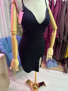 siyah dekolteli elbise