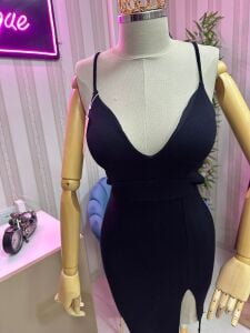 siyah dekolteli elbise