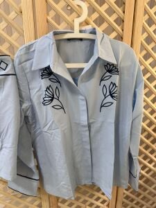 mavi işlemeli gömlek