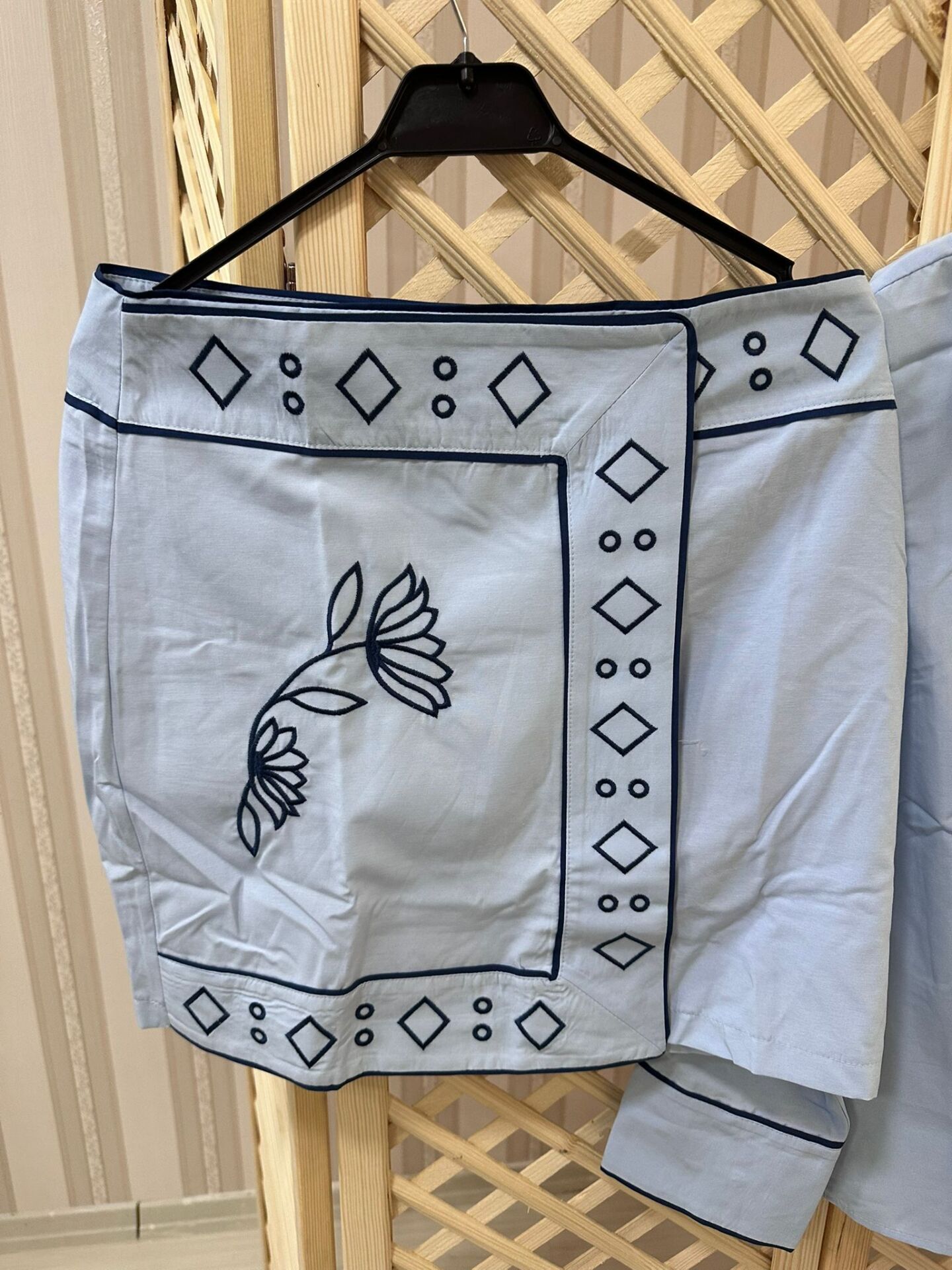 mavi işlemeli mini etek