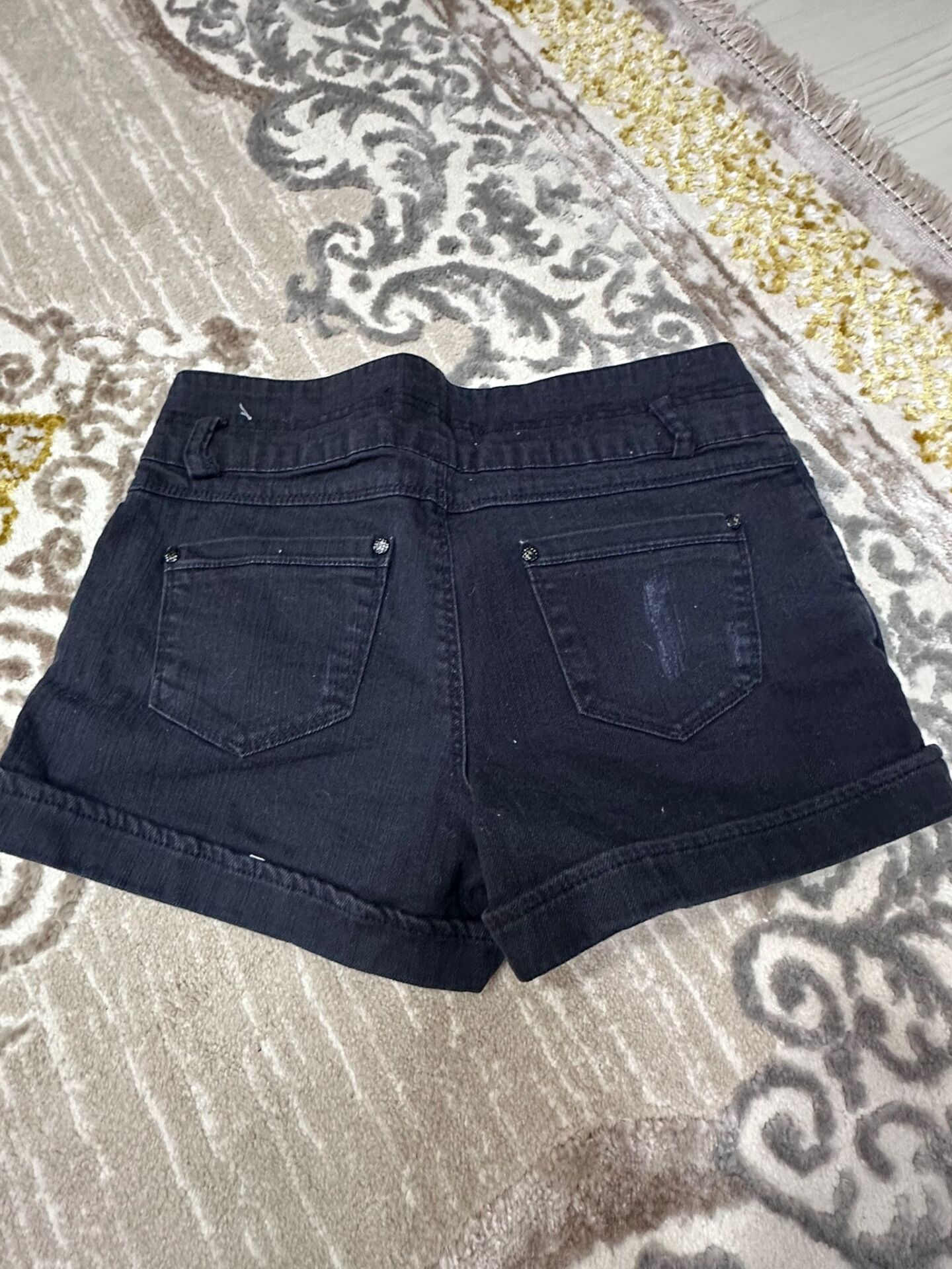 marka siyah mini şort