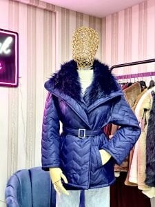 Fur collar mont