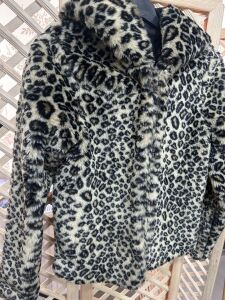 ŞAPKALI LEOPAR KÜRK