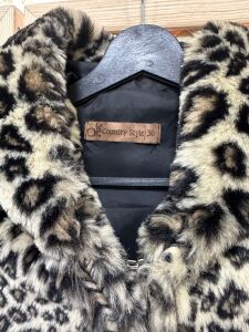 ŞAPKALI LEOPAR KÜRK