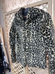 ŞAPKALI LEOPAR KÜRK